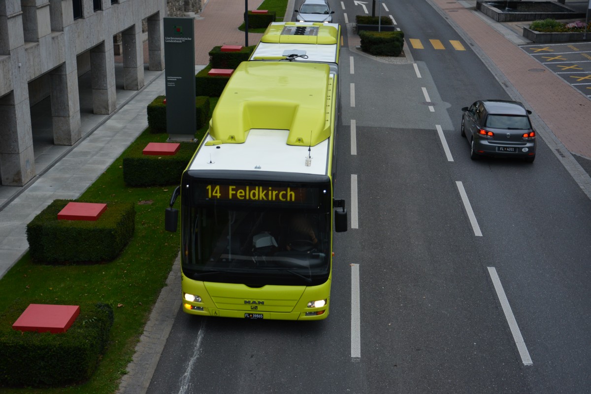 FL-39865 (MAN Lion's City G CNG) fährt am 08.10.2015 durch Liechtenstein. Aufgenommen an der Post in Vaduz.