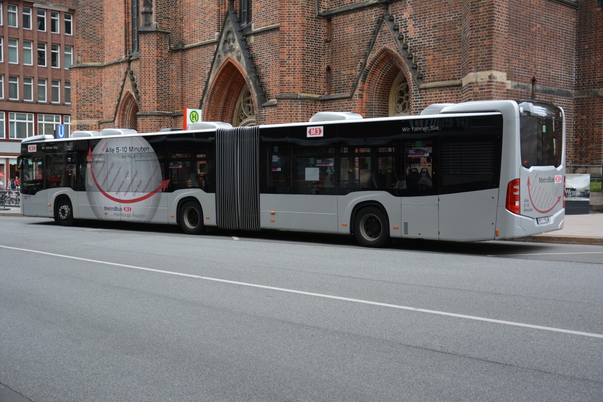 HH-V 9014 fährt am 11.07.2015 auf der Linie M3. Aufgenommen wurde ein Mercedes Benz Citaro 2. Generation / VHH / Hamburg Rathausmarkt - Petrikirche.
