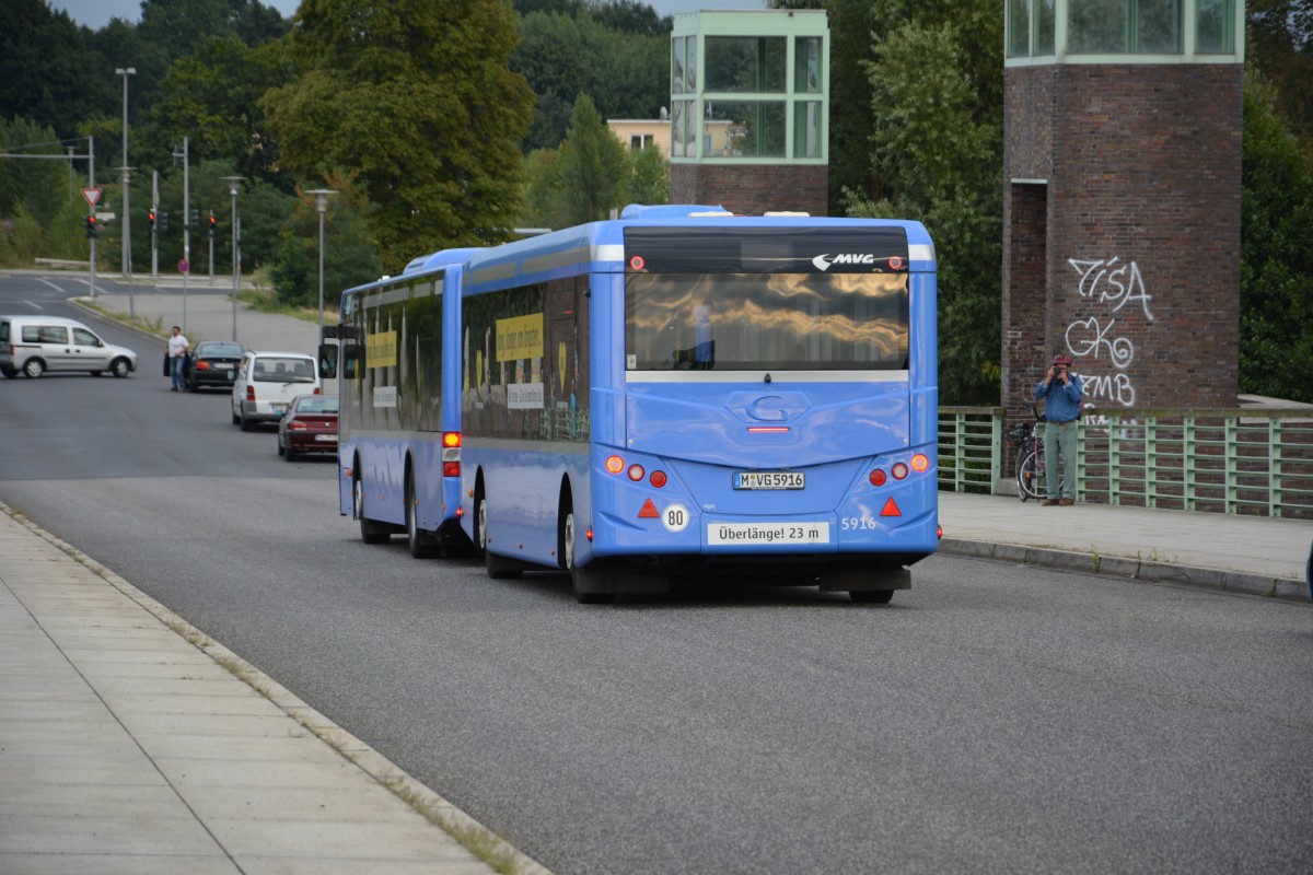 M-VG 4916 ist am 03.09.2015 zum Test auf der BVG Linie 236. Aufgenommen wurde ein MAN Lion's City mit Göppel Anhänger / Berlin Spandauer-See-Brücke.