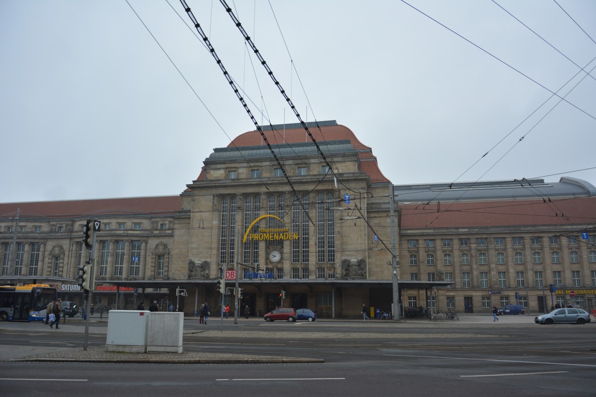 Ostseite Bahnhofsvorplatz Leipzig Hauptbahnhof. 