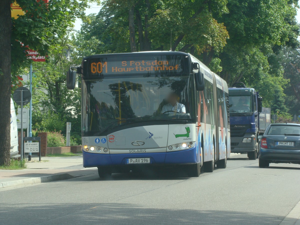 P-AV 196 (Betriebshof Potsdam) auf der Linie 601 nach Potsdam unterwegs. Aufgenommen am 21.08.2013 Stahnsdorf. 