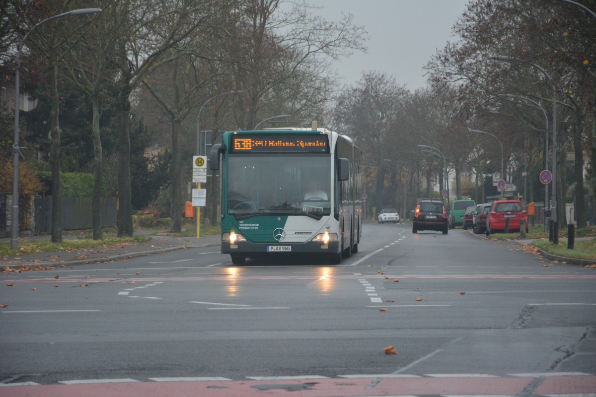 P-AV 960 (ex Havelbus) unterwegs auf der Linie 638 zum Rathaus Spandau. Aufgenommen am 16.11.2014, Berlin Wilhelmstraße/Heerstraße.