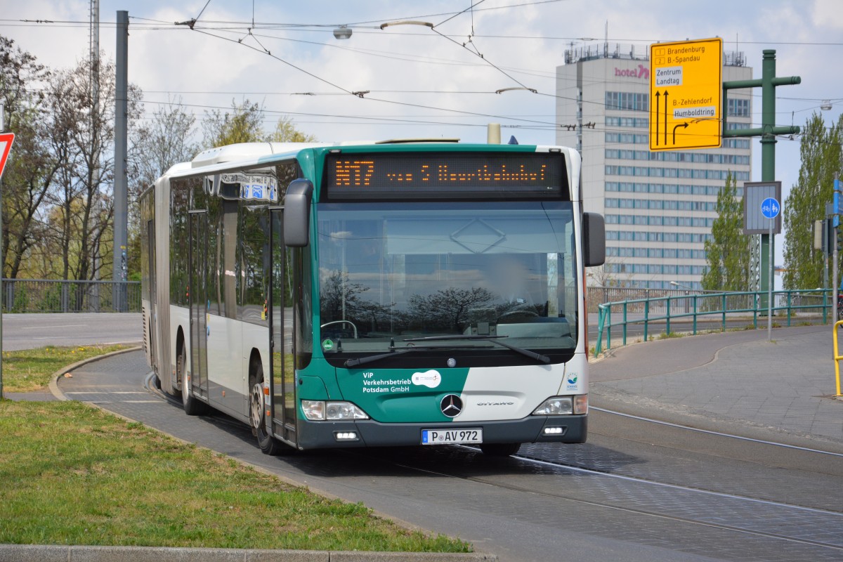 P-AV 972 (Mercedes Benz Citaro Facelift) fährt am 01.05.2015 auf der Linie N17. Aufgenommen am Hauptbahnhof in Potsdam. 