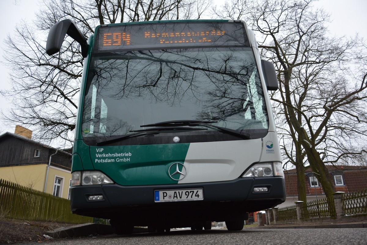 P-AV 974 steht am 07.02.2015 an der Küsselstraße auf Hermannswerder. Aufgenommen wurde ein Mercedes Benz Citaro Facelift Gelenkbus.
