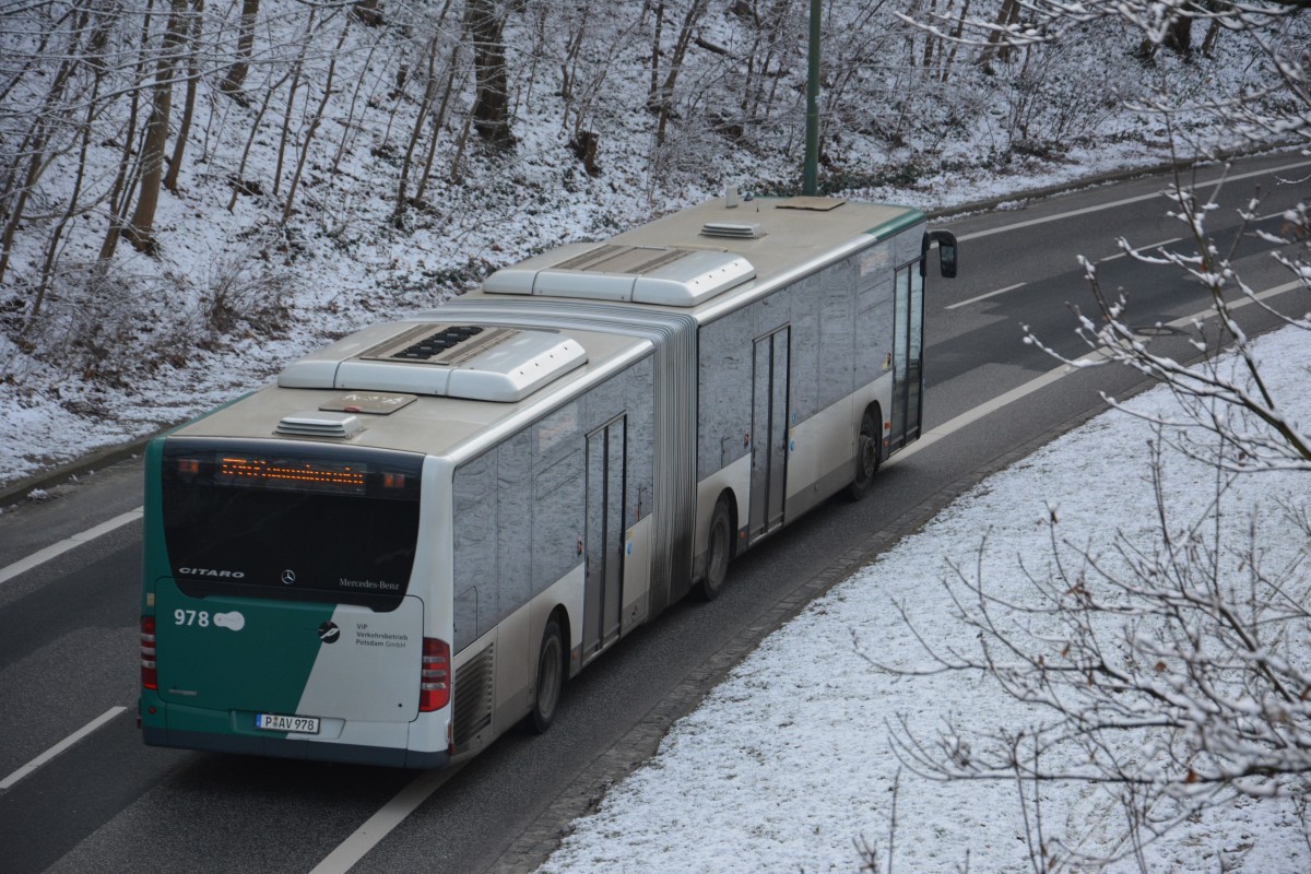 P-AV 978 fährt am 27.12.2014 auf der Linie 694 zur Küsselstraße. Aufgenommen wurde ein Mercedes Benz Citaro, Potsdam Brauhausberg.