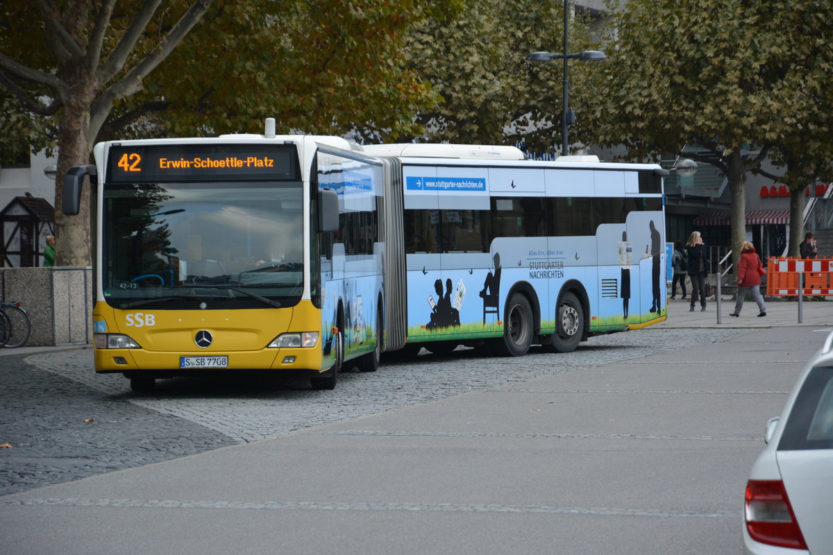 S-SB 7708 fährt am 19.10.2015 auf der Linie 42. Aufgenommen wurde ein Mercedes Benz CapaCity / Stuttgart Schlossplatz.
