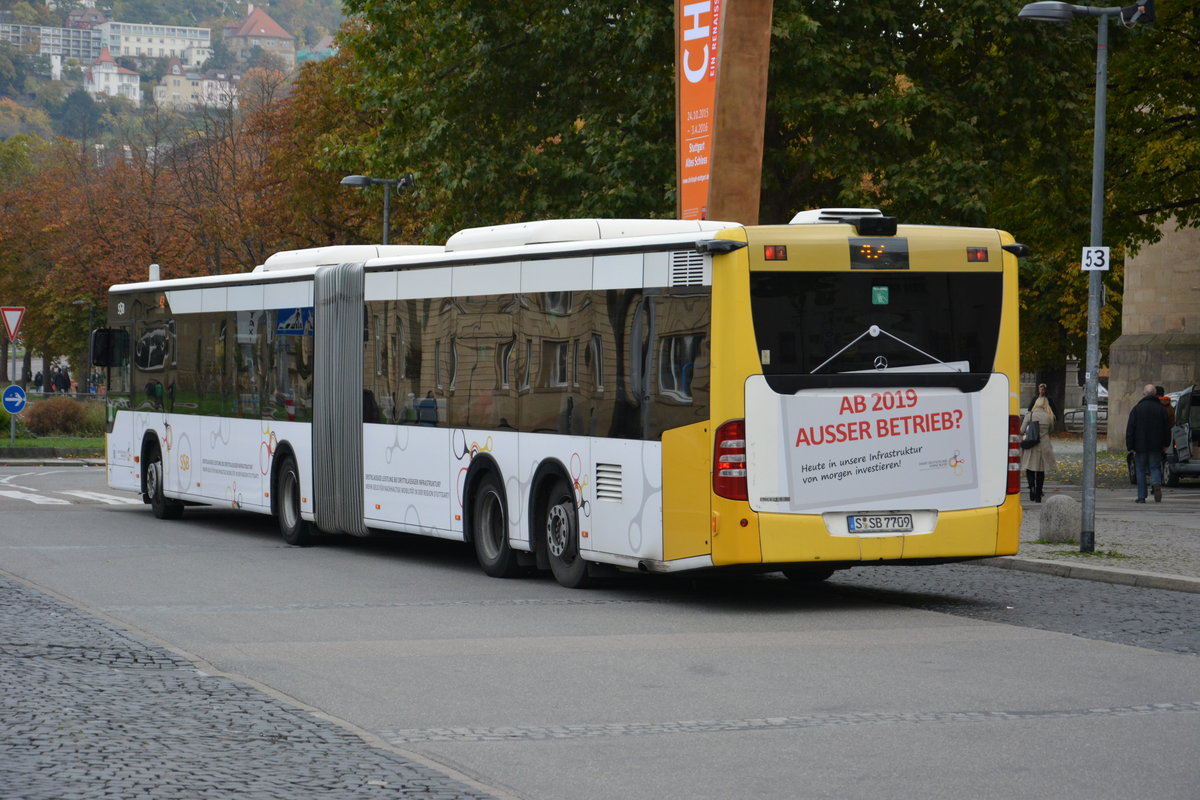 S-SB 7709 fährt am 19.10.2015 auf der Linie 42. Aufgenommen wurde ein Mercedes Benz CapaCity / Stuttgart Schlossplatz.
