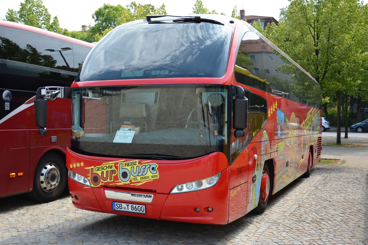 SB-T 8600 (Neoplan Cityliner) steht am 18.07.2015 auf dem Bassinplatz in Potsdam.
