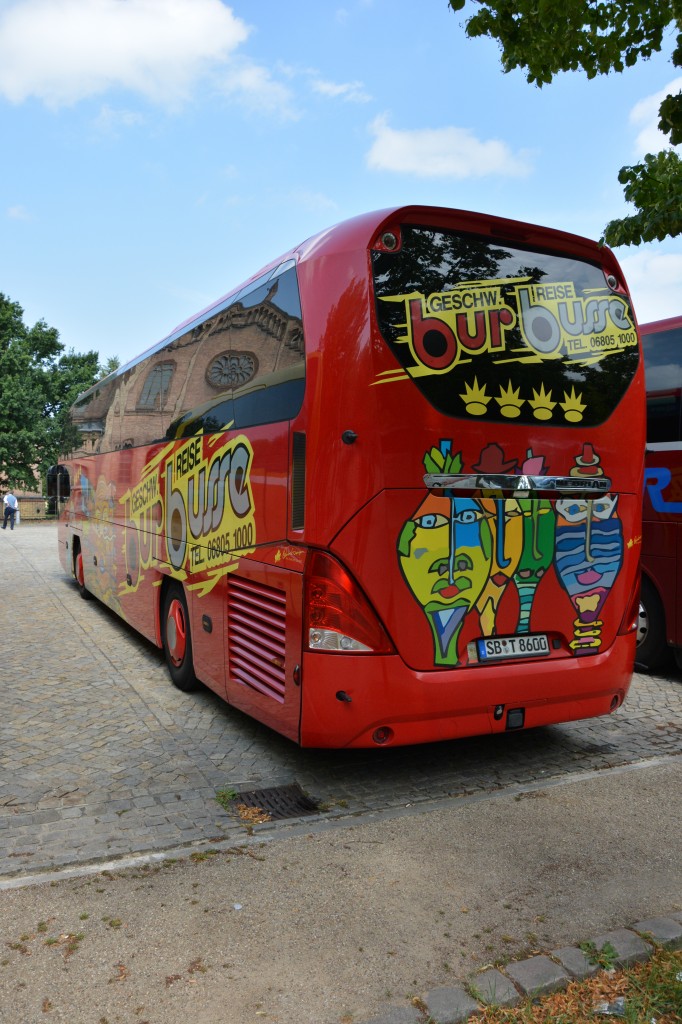 SB-T 8600 (Neoplan Cityliner) steht am 18.07.2015 auf dem Bassinplatz in Potsdam.

