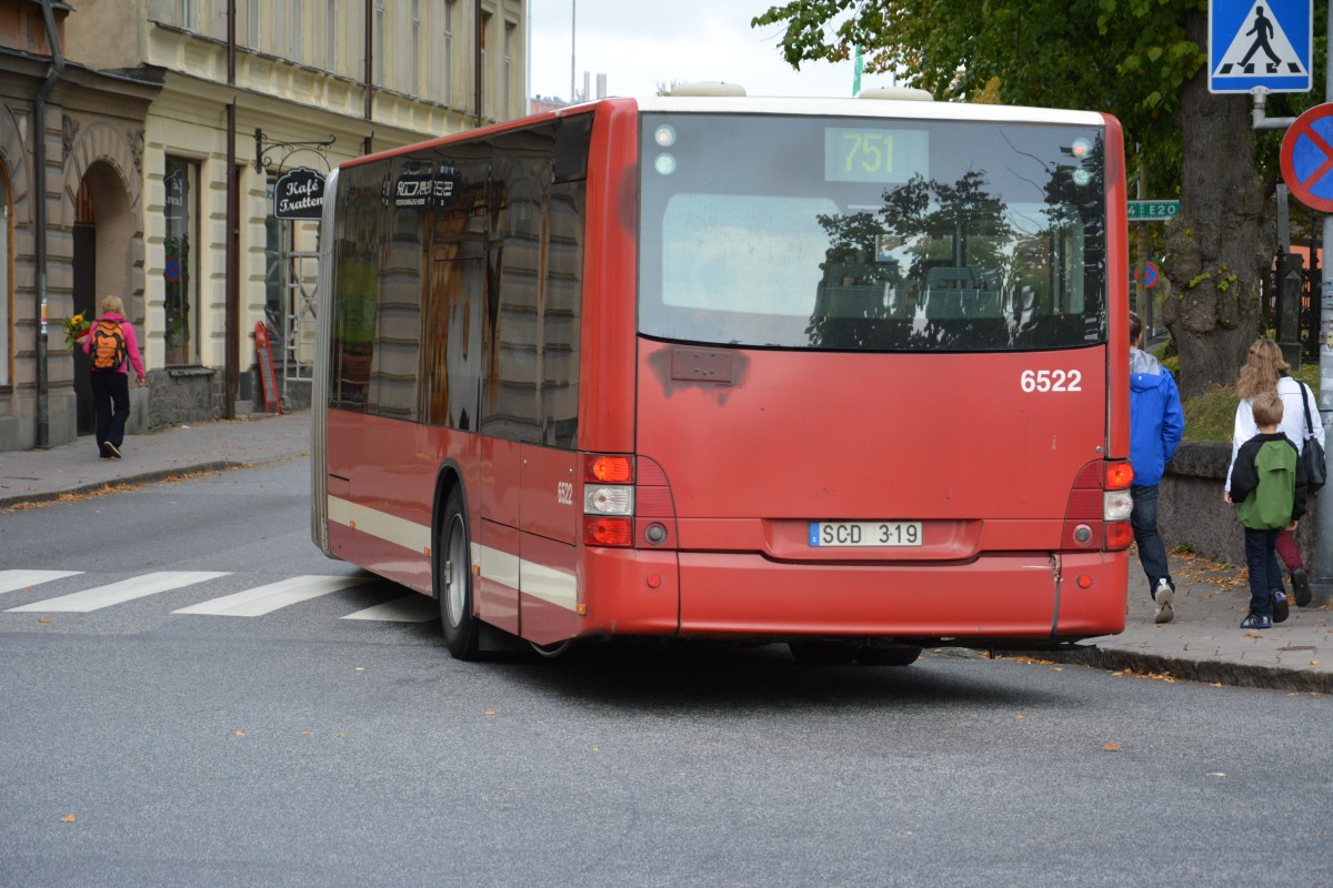 SCD 319 (MAN Lion's City) fährt am 13.09.2014 auf der Linie 751 in Södertälje.