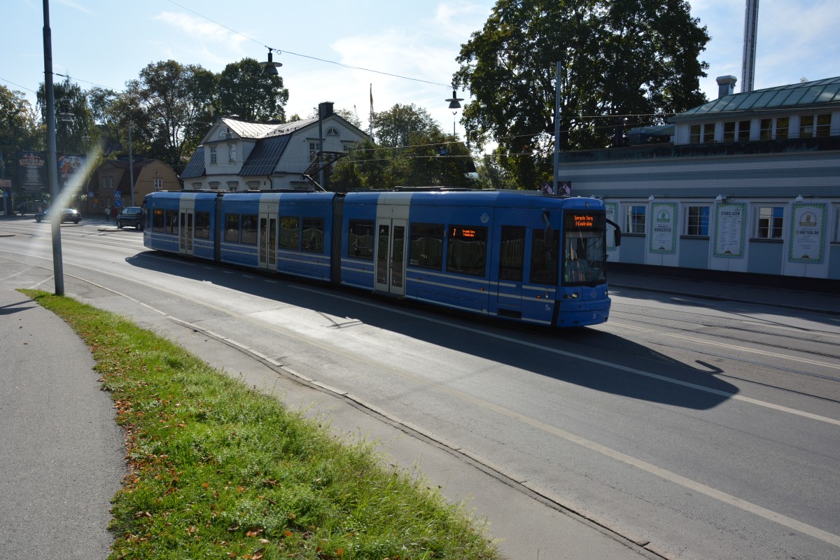 Straenbahn (Nummer 5) am 18.09.2014 Stockholm Djurgrdsvgen.
