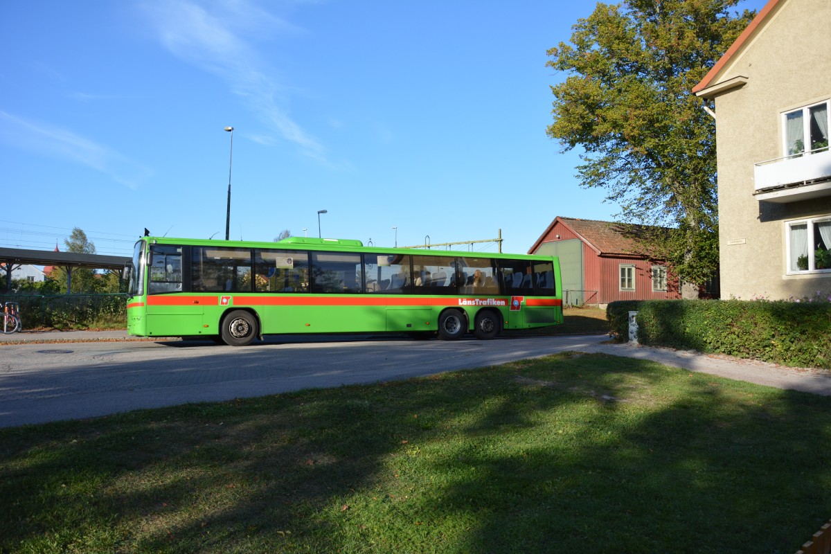 TAE 802 am Bahnhof Nykping am 16.09.2014. Zu sehen ist ein Volvo 8700.
