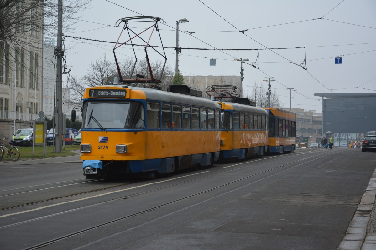 Tatra Straenbahn  2174  auf der Linie 7 nach Bhlitz-Ehrenberg. Aufgenommen am 18.02.2015, Leipzig Goethestrae.
