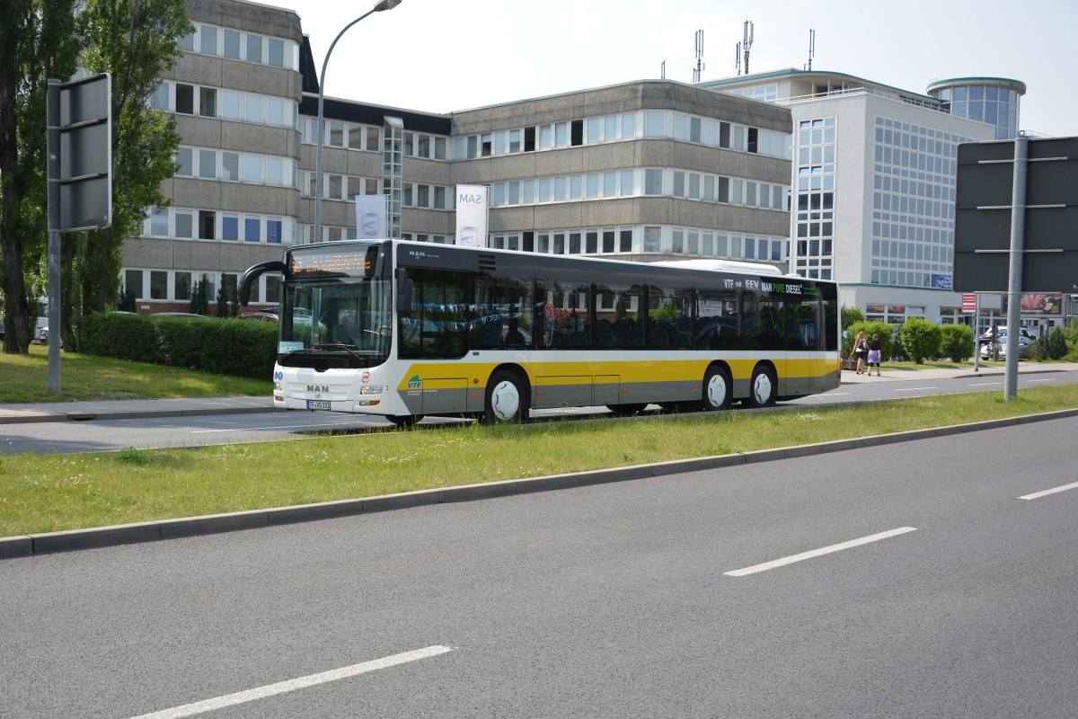 TF-VG 151 auf dem Weg zum Bahnhof Schönefeld. Aufgenommen am 23.05.2014.