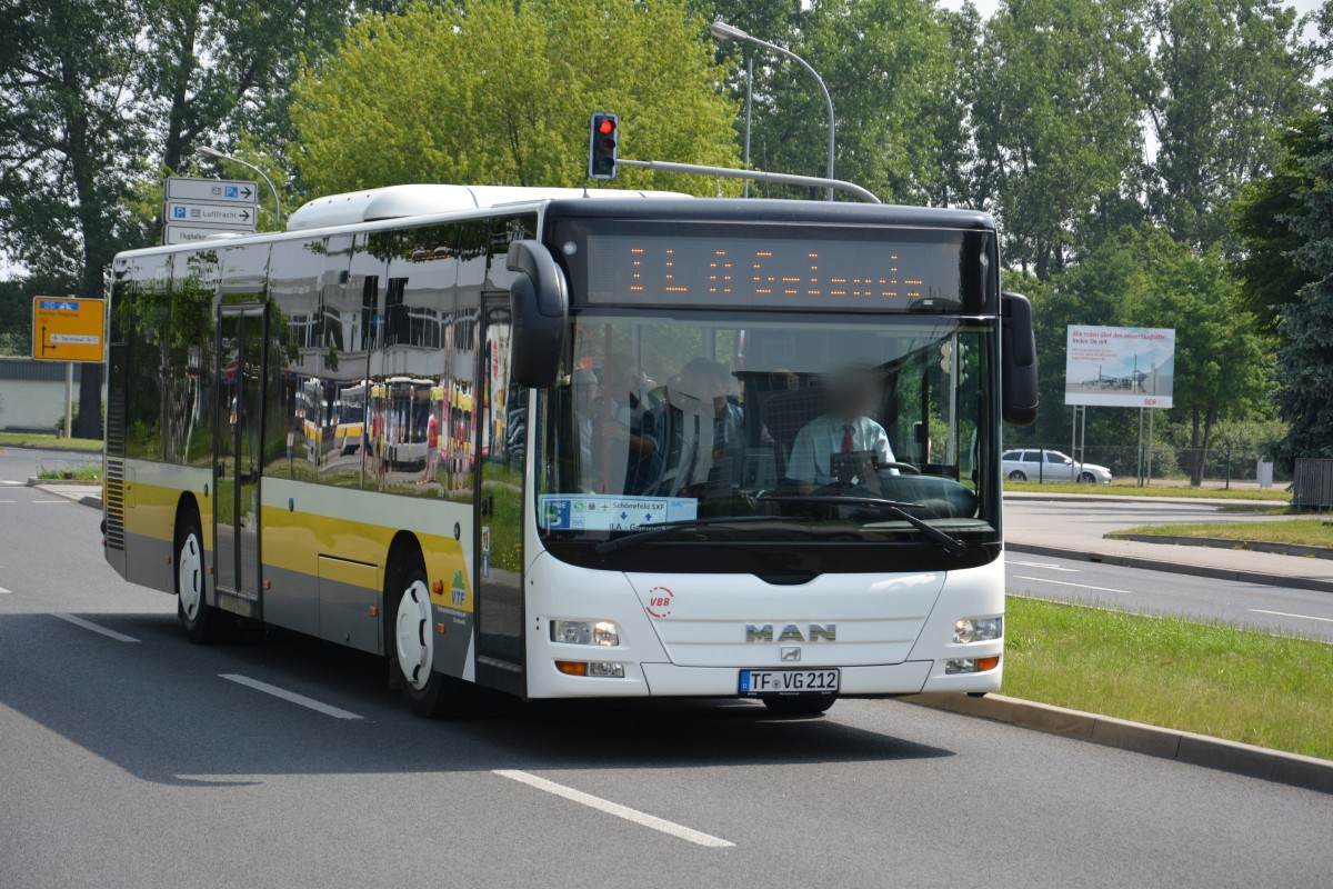 TF-VG 212 auf dem Weg zum ILA Gelände. Aufgenommen am 23.05.2014.