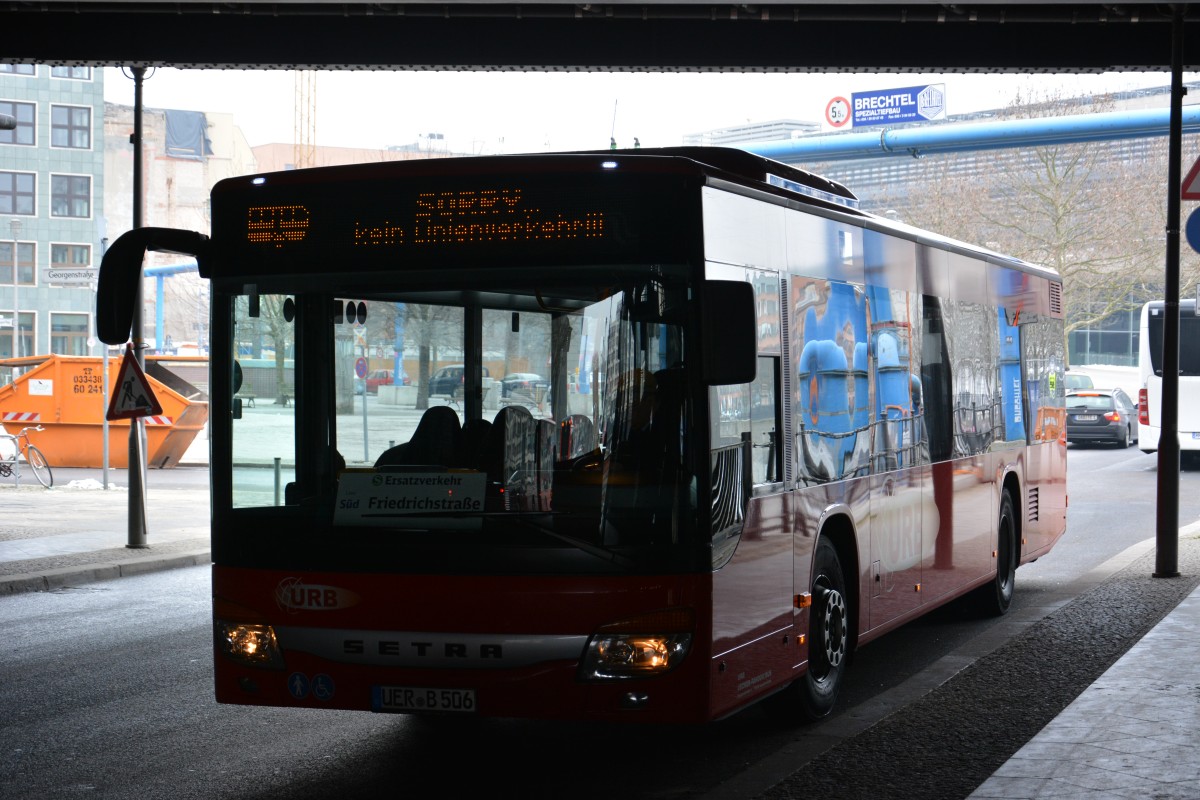 UER-B 506 steht am S-Bahnhof Friedrichstraße und wartet auf seinen nächsten Einsatz. Aufgenommen am 07.02.2015. 