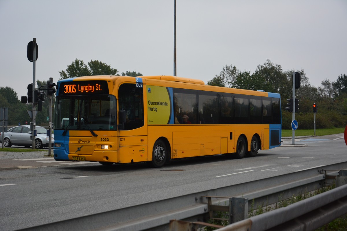 XC 88243 (8500 Volvo) auf der Linie 300S am 20.09.2014. Aufgenommen in der nhe Egon Olsens vej Koppenhagen-Albertslund.