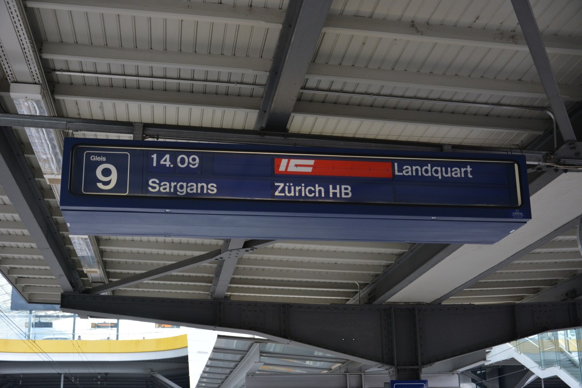 Zugzielanzeiger am Gleis 9 in Chur. Aufgenommen am 16.10.2015.