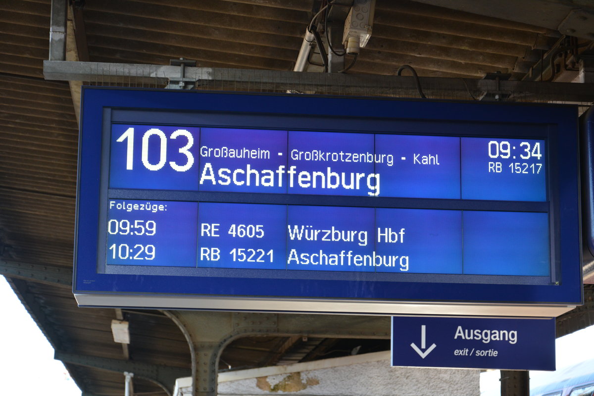 Zugzielanzeiger im Bahnhof Hanau Hauptbahnhof