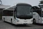 uecker-randow-bus/399201/am-26102014-steht-uem-ur-26-auf Am 26.10.2014 steht UEM-UR 26 auf dem Rastplatz an der Avus (A115). Aufgenommen wurde ein MAN Lion's Regio.
