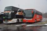 uecker-randow-bus/406327/og-p-8100-setra-s-431-dt OG-P 8100 (Setra S 431 DT) und UER-B 515 (Setra S 416 HDH) stehen am 31.12.2014 auf dem Rastplatz an der A 115. 