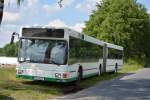 1-generation-niederflur-gelenkbus/342769/tf-fo-42-abgestellt-in-heinersdorf-fuer TF-FO 42 abgestellt in Heinersdorf für die Spargel Ernte. Aufgenommen am 20.05.2014.