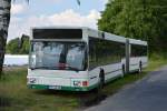 1-generation-niederflur-gelenkbus/342771/tf-fo-42-abgestellt-in-heinersdorf-fuer TF-FO 42 abgestellt in Heinersdorf für die Spargel Ernte. Aufgenommen am 20.05.2014.