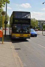 doppelstock-sd-202/515839/50-jahre-busse-auf-der-kantstrasse '50 Jahre Busse auf der Kantstraße', so hieß es zur Traditionsfahrt 2016. Auch mit dabei B-J 3577, MAN D 87 (SD 202). Aufgenommen an der Haltestelle, Gatower Straße / Heerstraße.
