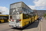doppelstock-sd-202/517134/50-jahre-busse-auf-der-kantstrasse '50 Jahre Busse auf der Kantstraße', so hieß es zur Traditionsfahrt 2016. Auch mit dabei B-J 3577, MAN D 87 (SD 202). Aufgenommen an der Haltestelle, Berlin Hertzallee.
