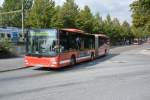 lions-city-gelenkbus/376907/xwb-036-faehrt-am-13092014-auf XWB 036 fährt am 13.09.2014 auf der Linie 751 und verlässt nun den Bahnhof Södertälje.