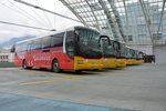 Am 16.10.2015 steht GR-162991 (MAN Lion's Regio) in einer Reihe mit anderen Bussen.