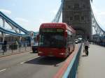 o-530-citaro-i-brennstoffzelle/447091/lk53-mbo-mercedes-benz-citaro-brennstoffzellen LK53 MBO (Mercedes Benz Citaro Brennstoffzellen Bus) wurde am 20.07.2006 in London an der Tower Bridge aufgenommen.