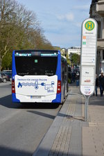 Am 17.04.2016 fährt FB-FS 1405 auf der Linie 12 durch Bad Nauheim. Aufgenommen wurde ein Mercedes Benz Citaro II K, Bad Nauheim Aliceplatz.