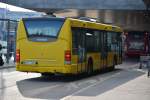 omnilink-und-omnicity-solobus/379176/uej-405-faehrt-zwischen-parkplatz-und UEJ 405 fährt zwischen Parkplatz und Arlanda Flughafen Stockholm. Aufgenommen am 13.09.2014.