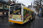 7700-gelenkbus/496397/am-04122015-faehrt-wi-rs-842-auf Am 04.12.2015 fährt WI-RS 842 auf der Linie 63 durch die Innenstadt von Mainz. Aufgenommen wurde ein Volvo 7700.