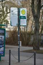 brandenburg-potsdam-2/410590/bus-und-strassenbahnhaltestelle-potsdam-schloss-charlottenhof Bus und Straßenbahnhaltestelle Potsdam, Schloß Charlottenhof. Aufgenommen am 08.02.2015.
