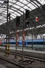 Signale im Bahnhof Prag Hauptbahnhof.