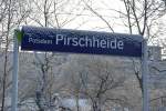 Bahnhofsschild , Potsdam Pirschheide. Aufgenommen am 31.01.2015.