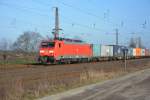 Die BR 189 (189 002-9 (91806189002-9) ist am 18.02.2015 unterwegs und zieht einen Güterzug Richtung Michendorf.