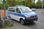 Am 05.05.2015 steht dieser VW Polizeiwagen der Bundespolizei (BP 28-570) vor der Wache am Zoologischen Garten in Berlin.
