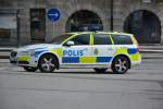 Am 16.09.2014 steht dieser Volvo Streifenwagen in Stockholm Strandvgen hhe Nybroplan. Kennzeichen ist COL 946.