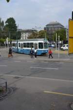 tram-2000/478188/diese-tram-2000-2052-faehrt-am Diese Tram 2000 '2052' fährt am 14.10.2015 auf der Linie 11 nach Rehalp. Aufgenommen in Zürich, Bürkliplatz.