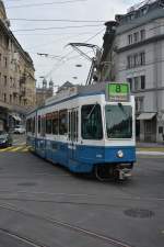 tram-2000/478194/diese-tram-2000-2062-faehrt-am Diese Tram 2000 '2062' fährt am 14.10.2015 auf der Linie 8 zum Hardplatz. Aufgenommen in Zürich, Bellevue.