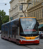 koda-15t/664123/skoda-15t-9382-strassenbahn-ist-am Skoda 15T '9382' Straßenbahn ist am 25.08.2018 unterwegs durch Prag. 