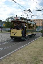 Historische Straßenbahn  2990  ist am 27.06.2015 in Berlin unterwegs.