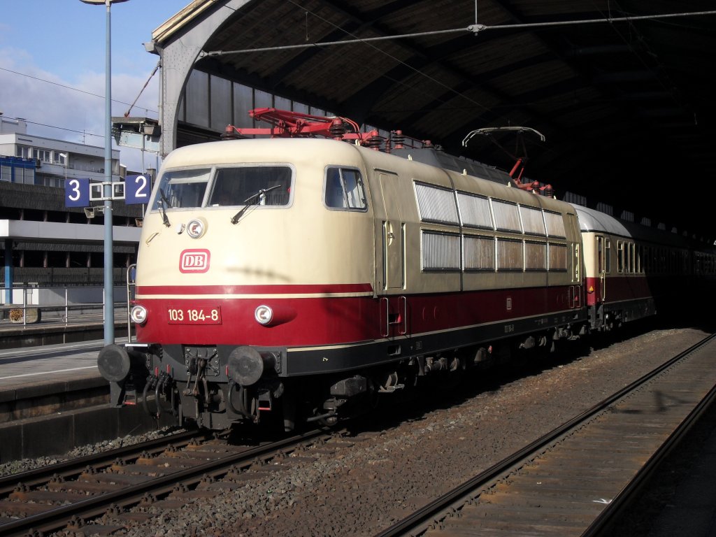 103 184-8 am 1.4.10 einem sch�nen Donnerstag im Bonner Hbf.