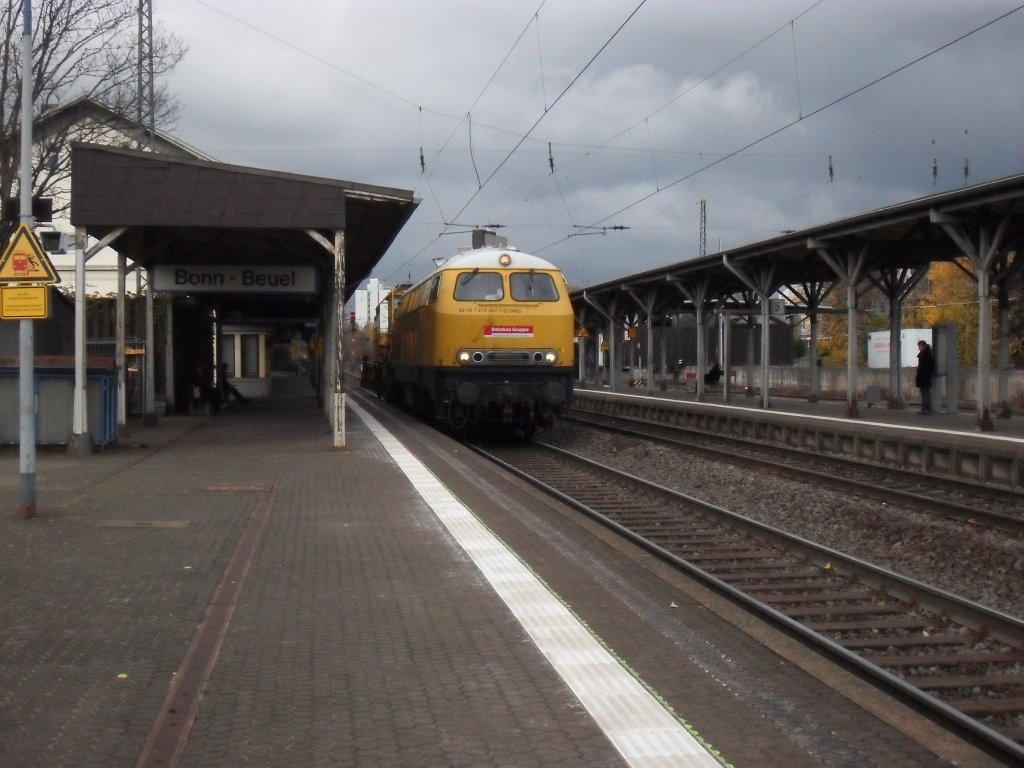Bahngruppe 216 mit einem Bauwagen in Beuel am 8.11.10