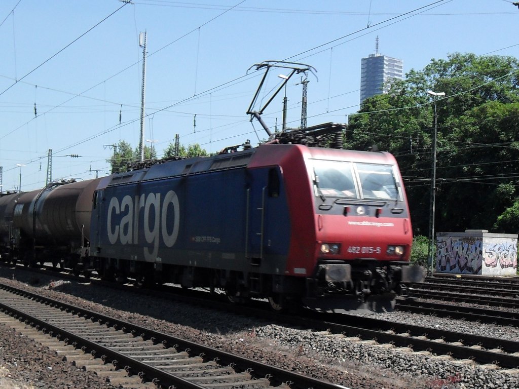Br 482 bei der durchfahrt durch den Bahnhof K�ln West am 4.2.10