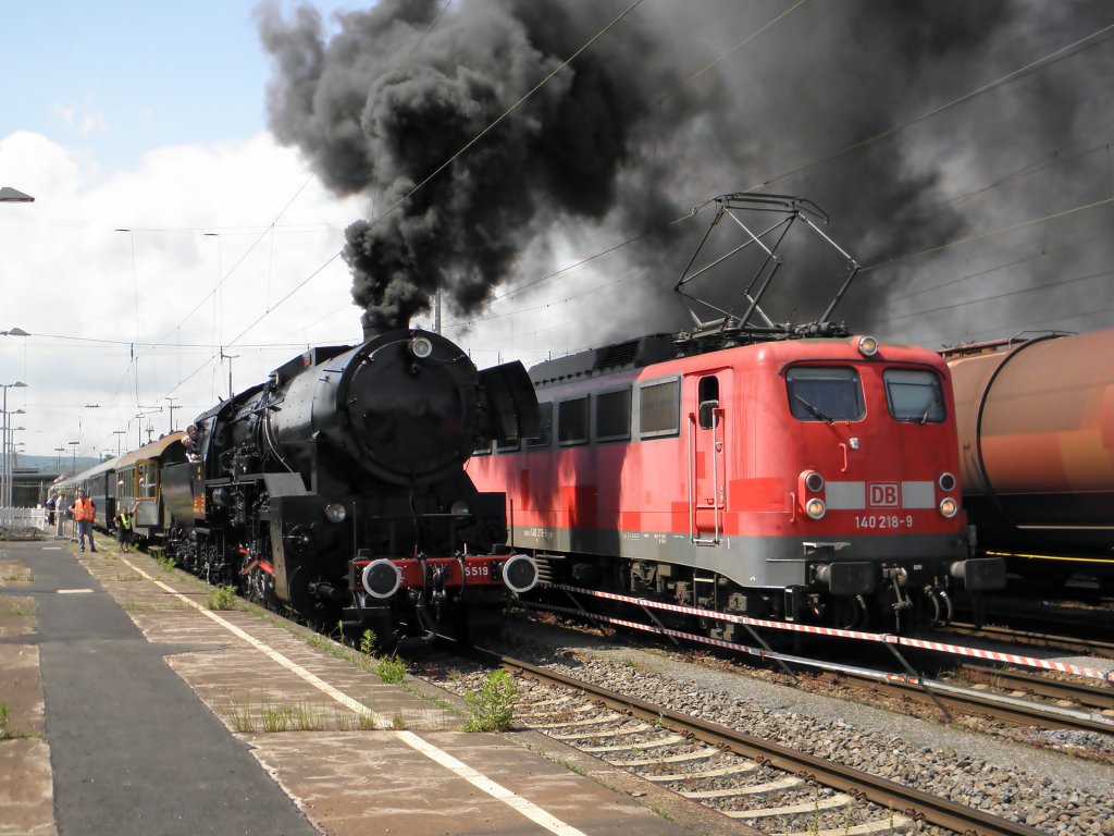 CFL 5519 neben DB 140 218-9 in Neuwied am 22.5.2011