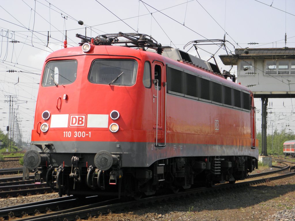 DB 110 300-1 auf der Lokparade in Koblenz-L�tzel am 21.5.2011